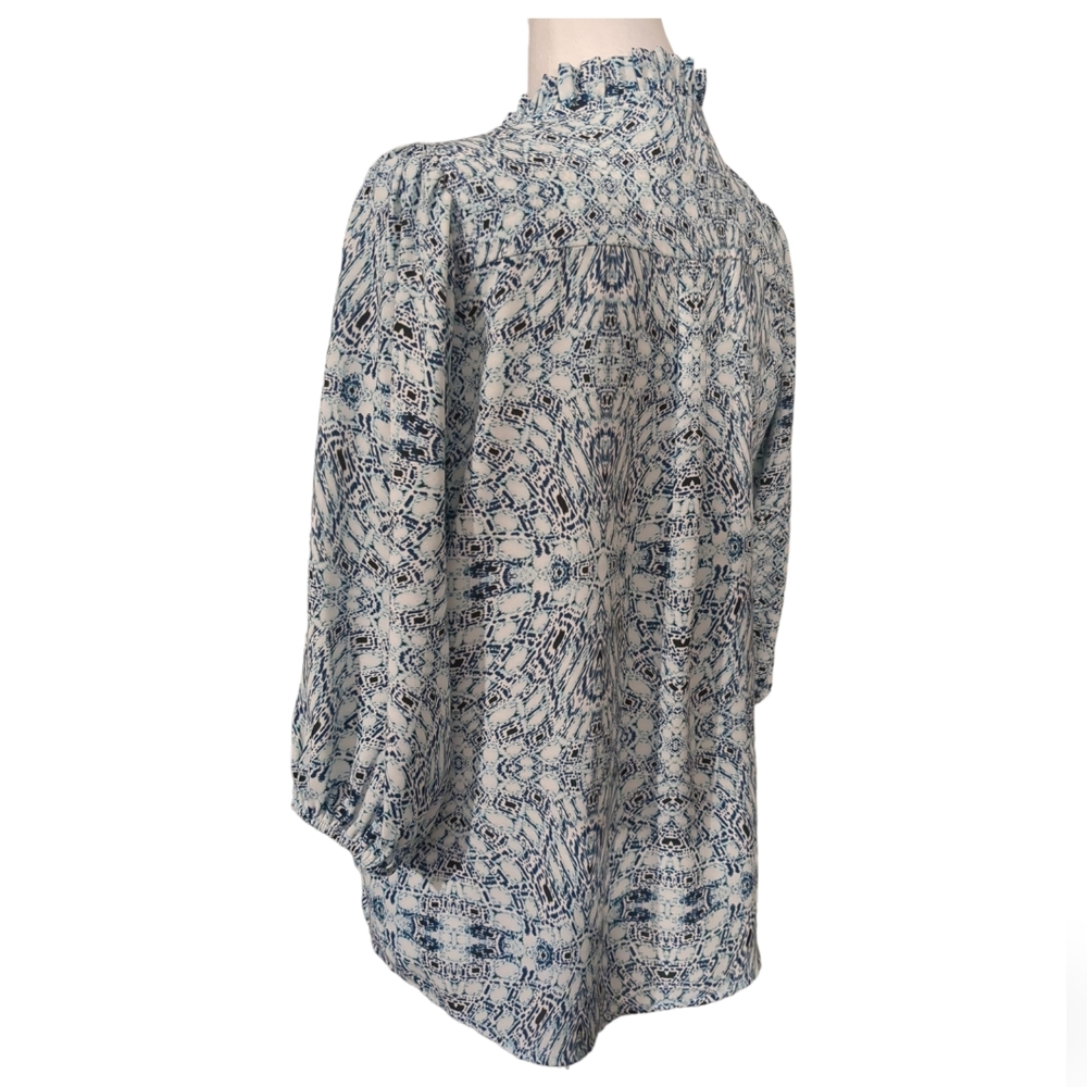 Veronica M size XS color white dark and light blue. - Picture 2 of 6